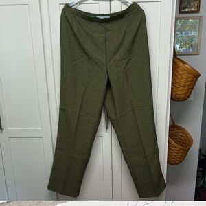 Ladies pants, Sag Harbor, left side zip size 16, Olive green
